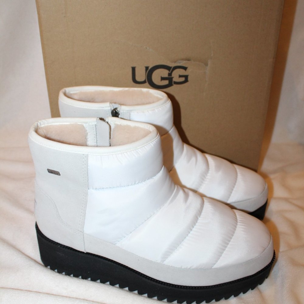 NIB UGG MINI RIDGE PUFFER WATERPROOF QUILTED BOOTS‎ WHITE